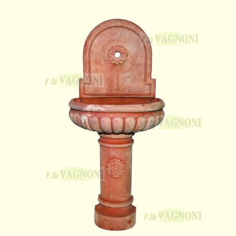FONTANA IN TERRACOTTA A PARETE VASCA CONCHIGLIA TORINO